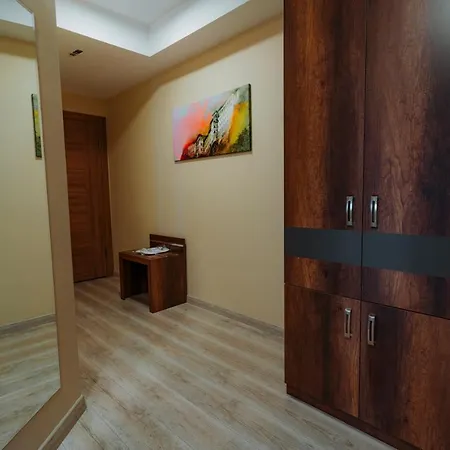 Empula & Residences 酒店 4*