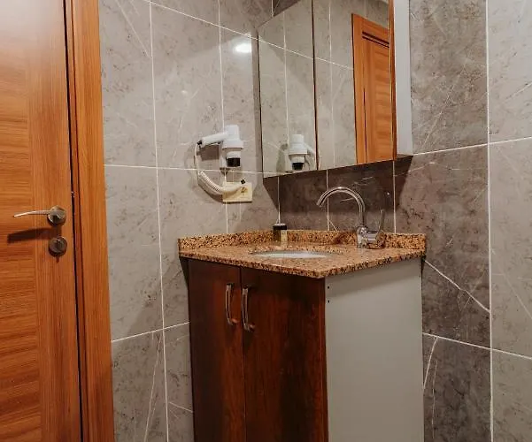 מלון Empula & Residences 4*